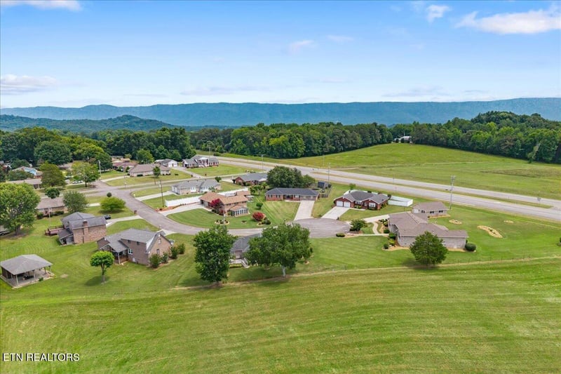 1217 Cedar Ln, Etowah, TN 37331