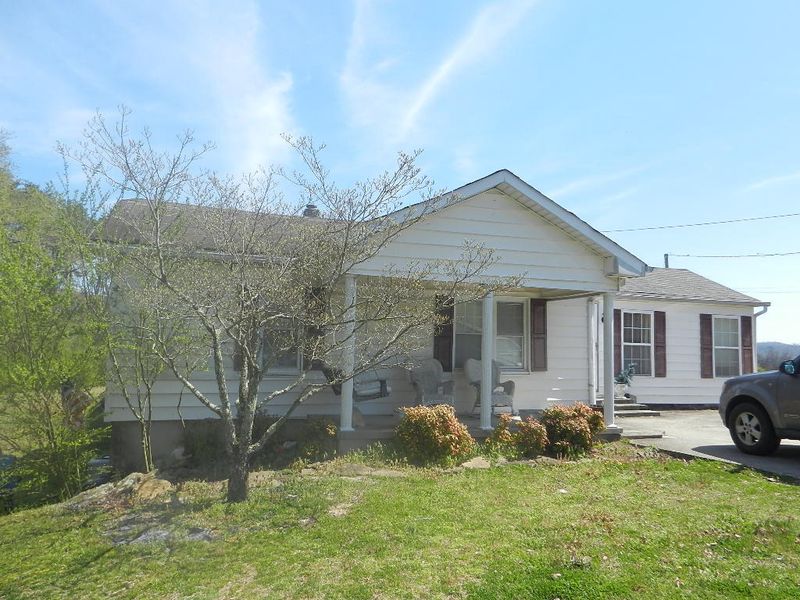 1217 E Race St, Kingston, TN 37763
