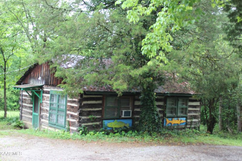 1217 New Midway Rd, Kingston, TN 37763