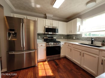 1217 Quiet Brook Ln, Knoxville, TN 37914