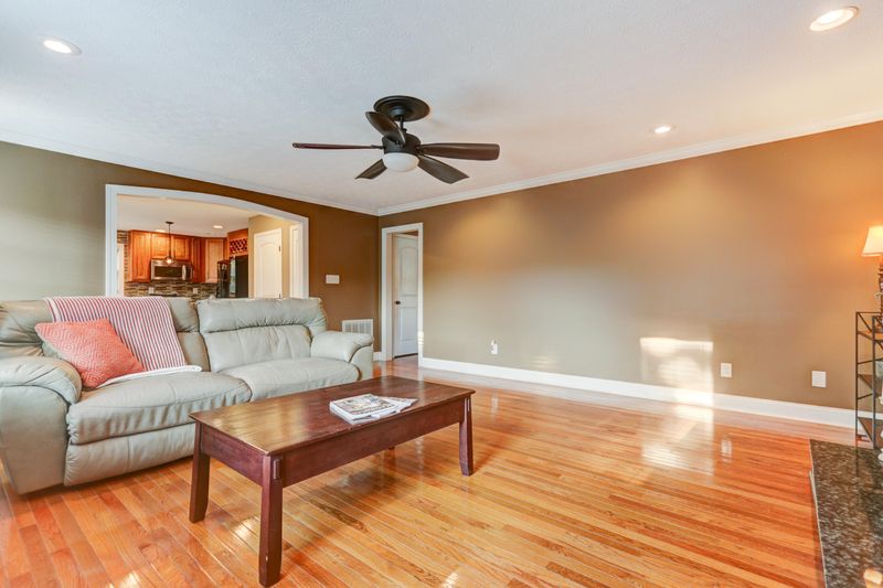 1217 Wilkinson Rd, Knoxville, TN 37923