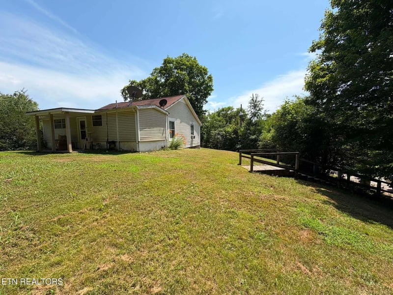 1218 Breazeale Rd, Lenoir City, TN 37771