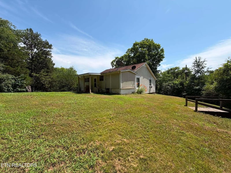 1218 Breazeale Rd, Lenoir City, TN 37771