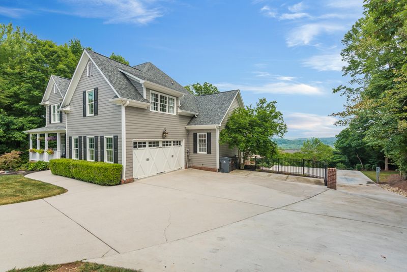 1218 Great Oaks Way, Knoxville, TN 37909