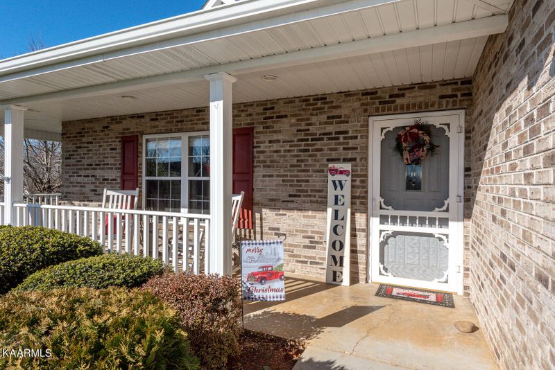 1218 Heathrow Dr, Maryville, TN 37801