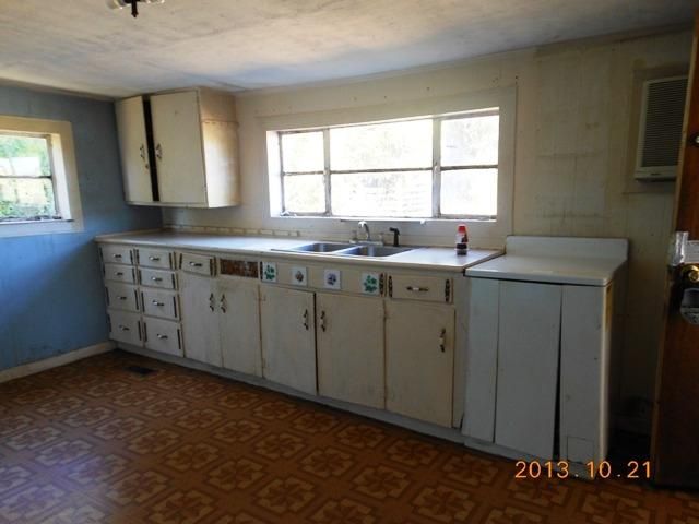 1218 Mccubbins Rd, Strawberry Plains, TN 37871