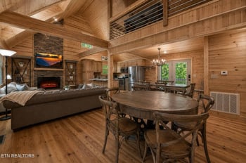 1218 N Baden Dr, Gatlinburg, TN 37738