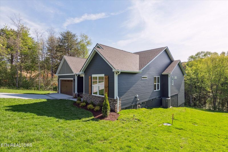 122 Amohi Way, Loudon, TN 37774