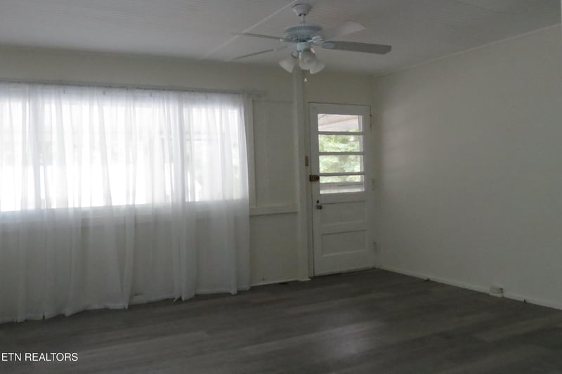 122 Atlanta Rd, Oak Ridge, TN 37830