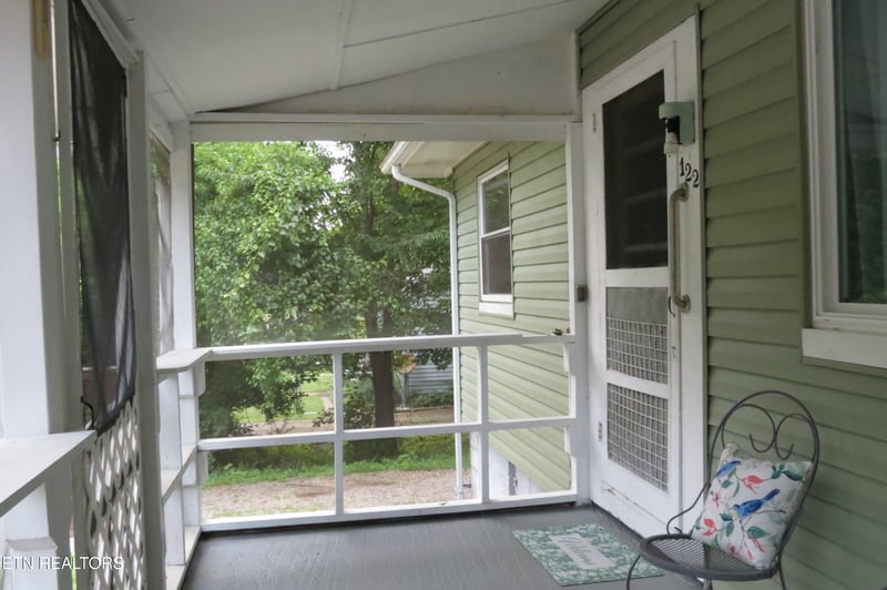 122 Atlanta Rd, Oak Ridge, TN 37830