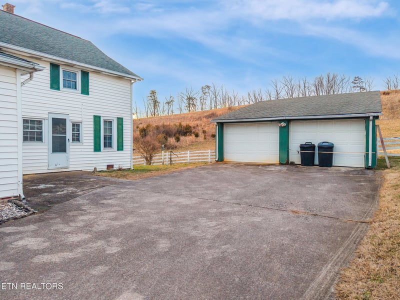 122 Binfield Rd, Maryville, TN 37801