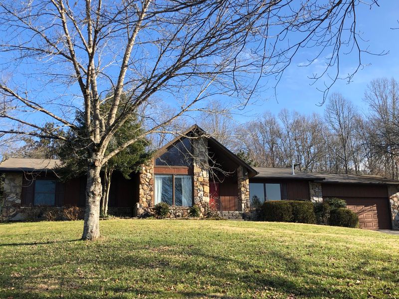 122 Brentwood Dr, Oak Ridge, TN 37830
