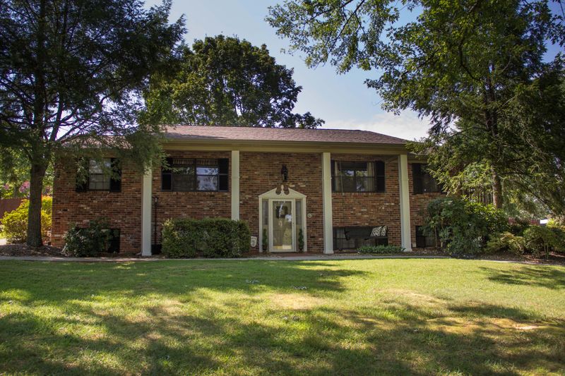 122 Candora Rd, Maryville, TN 37804