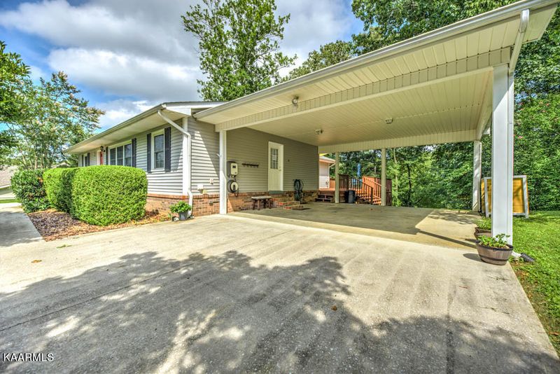 122 Culver Rd, Oak Ridge, TN 37830