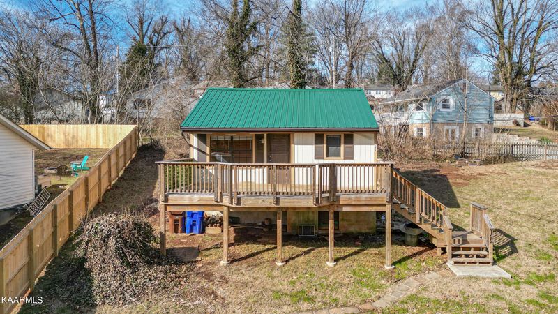 122 E Wadsworth Cir, Oak Ridge, TN 37830