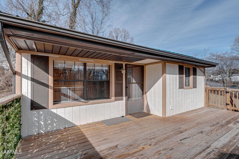 122 E Wadsworth Cir, Oak Ridge, TN 37830