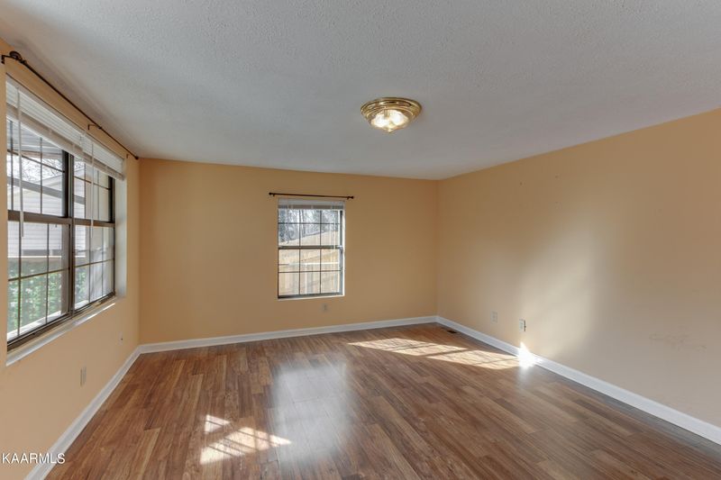 122 E Wadsworth Cir, Oak Ridge, TN 37830