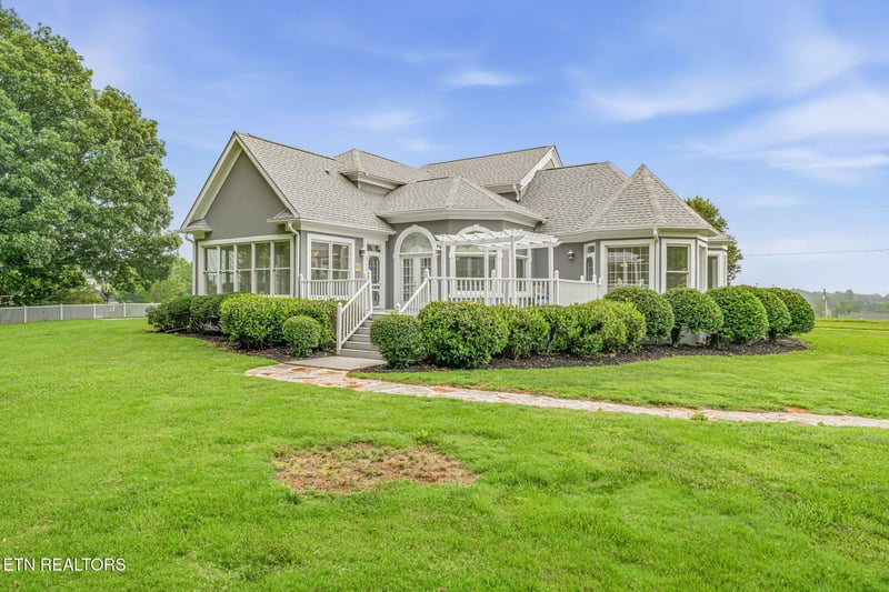 122 Highland Dr, Madisonville, TN 37354