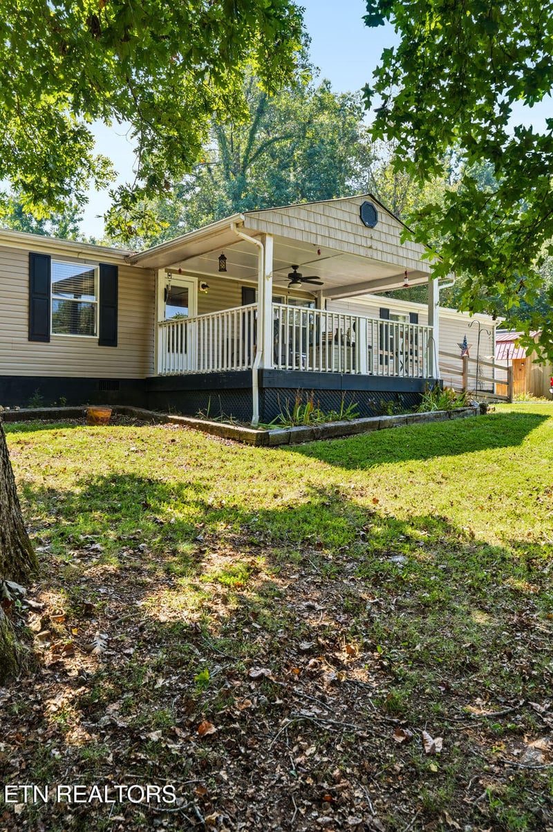 122 Holber Rd, Harriman, TN 37748