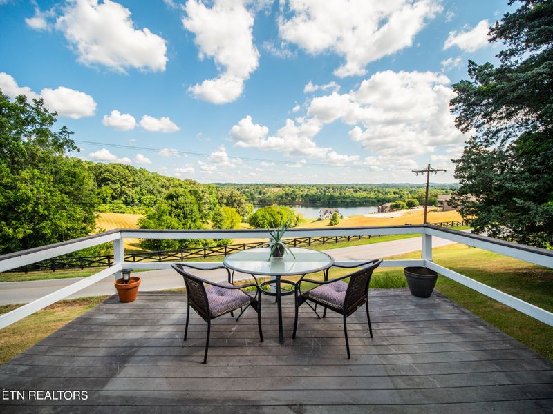 122 Kingston St, Loudon, TN 37774