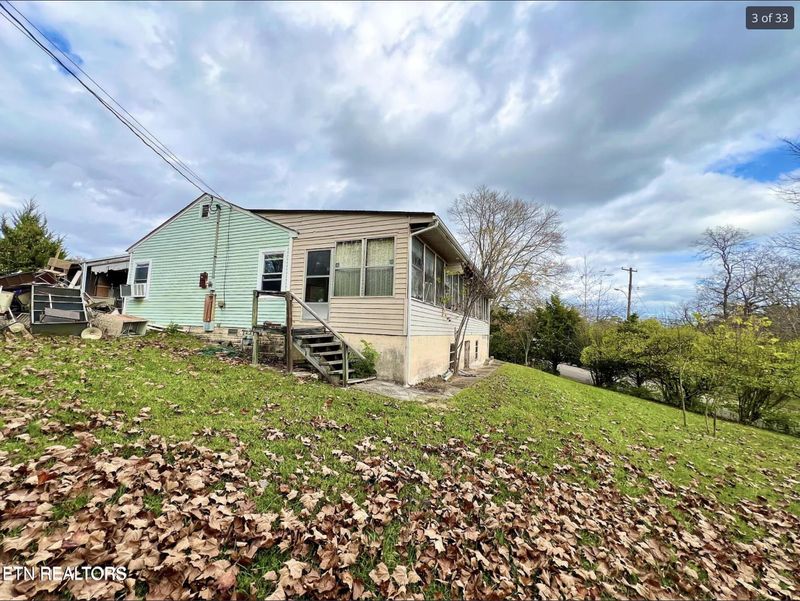122 Lancaster Rd, Oak Ridge, TN 37830