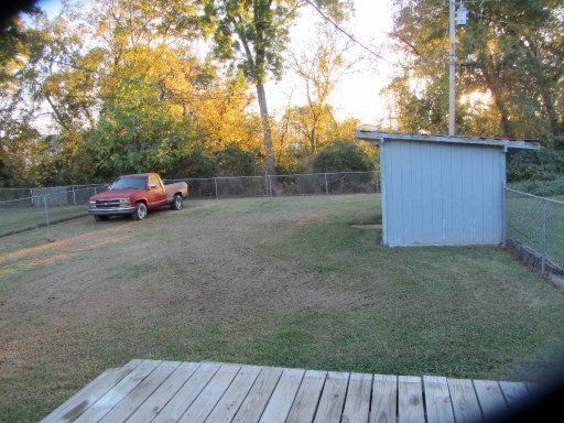 122 Lee Dr, Lenoir City, TN 37771