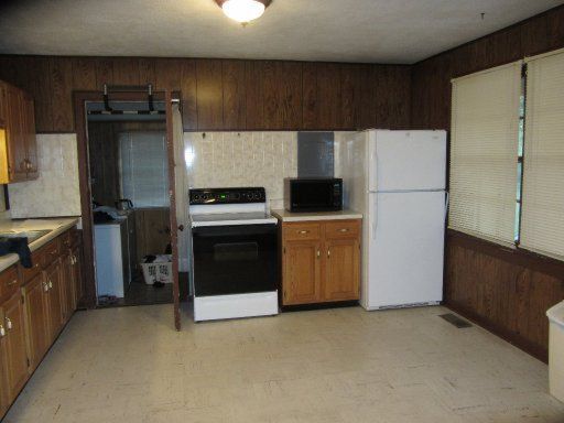 122 Lee Dr, Lenoir City, TN 37771