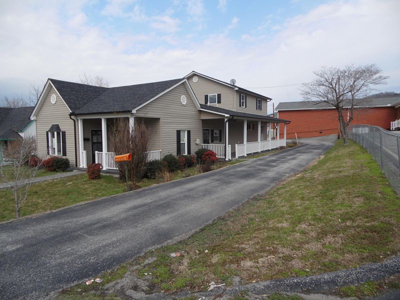 122 London Ave, Jellico, TN 37762