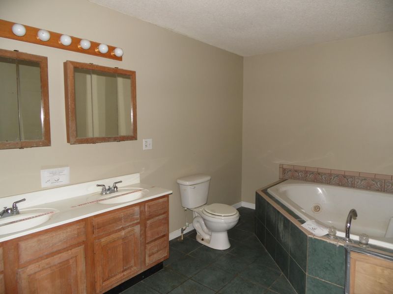 122 London Ave, Jellico, TN 37762