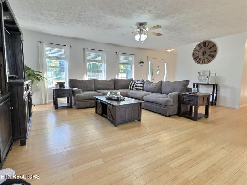 122 Loop Rd, Caryville, TN 37714