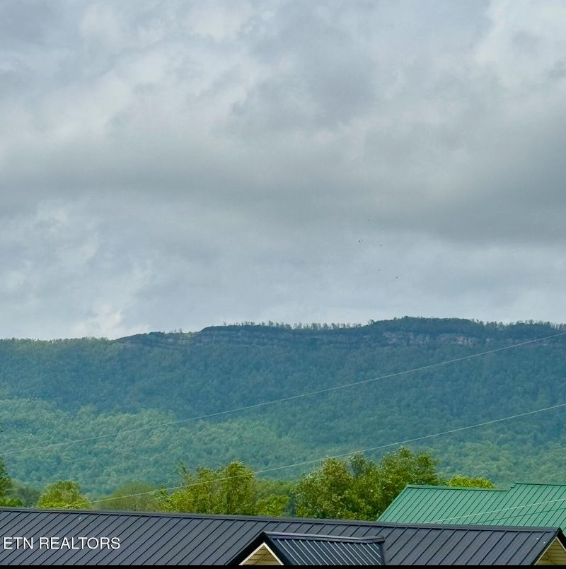 122 Miles Ln, Lafollette, TN 37766