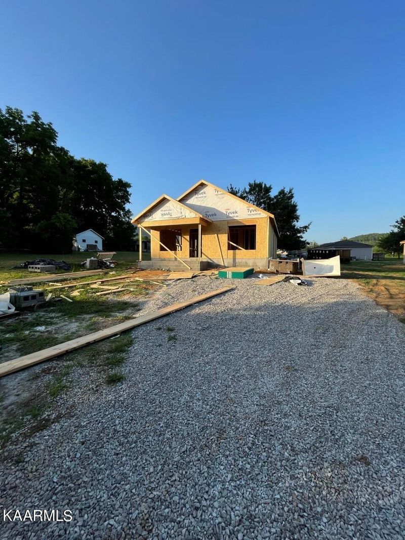 122 Morning Dr, Harriman, TN 37748