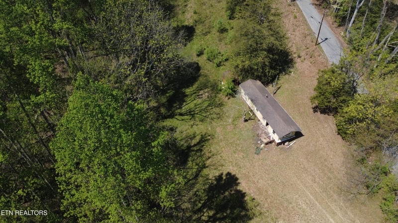 122 Nelson Ln, Jacksboro, TN 37757