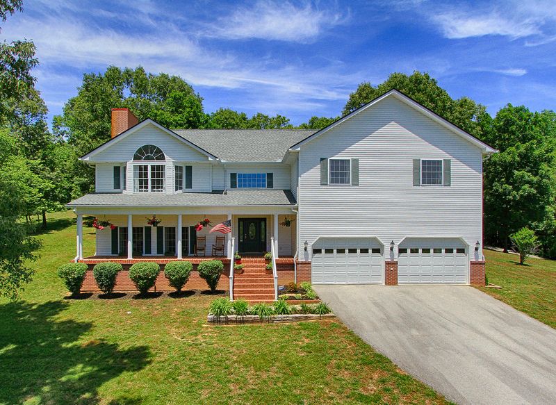 122 Settlers Rd, Harriman, TN 37748
