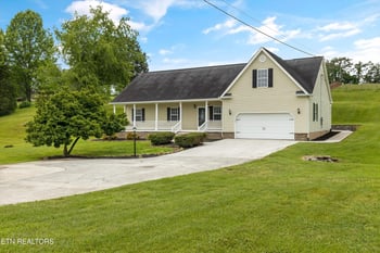122 Springfield Ln, Jacksboro, TN 37757
