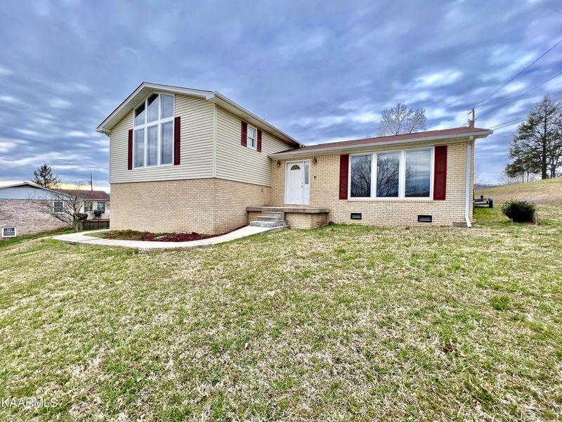 122 Summitt Dr, Lafollette, TN 37766