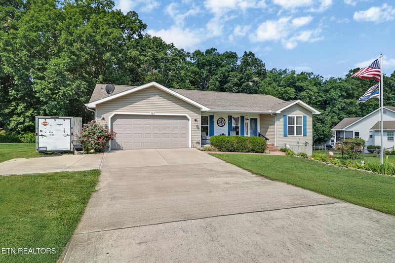122 Sunset Ridge Dr, Crossville, TN 38571