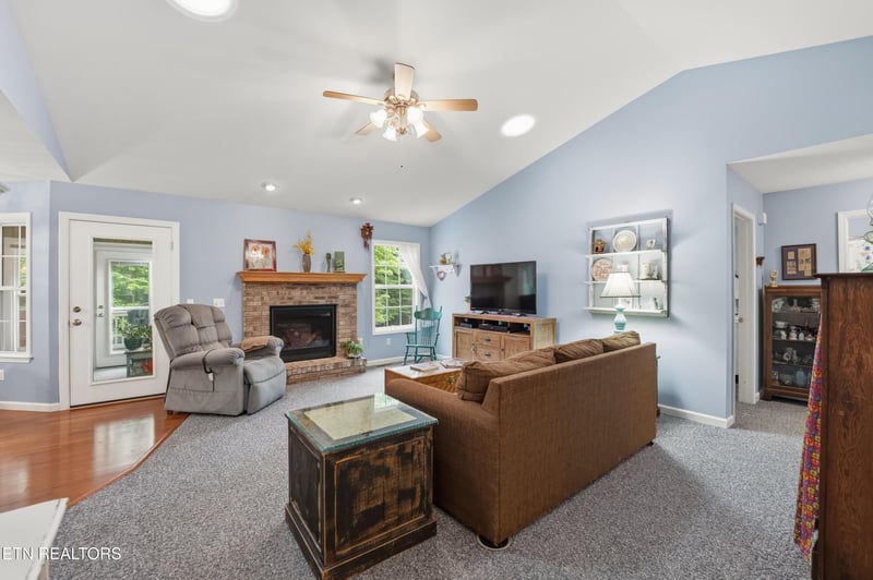 122 Wycliff Ln, Crossville, TN 38558