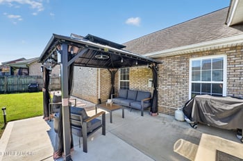 1220 Bastogne Dr, Maryville, TN 37801