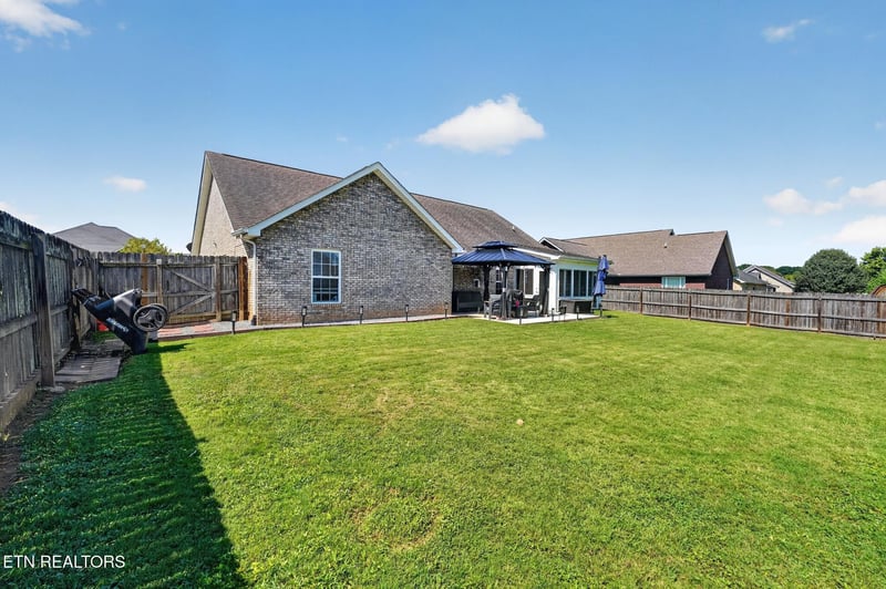 1220 Bastogne Dr, Maryville, TN 37801