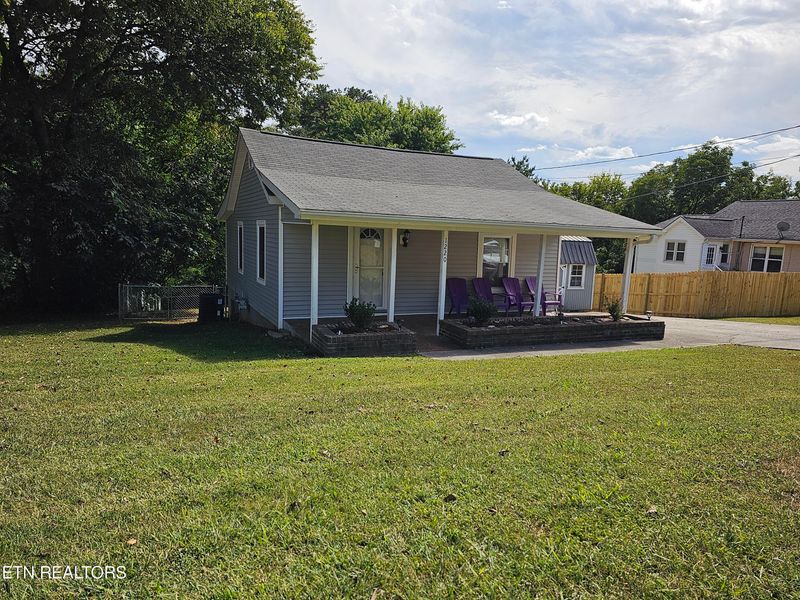 1220 Everett Ave, Maryville, TN 37804