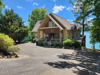 1220 Lakeside Dr, Jacksboro, TN 37757