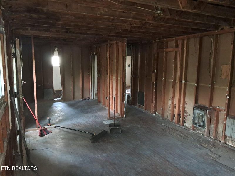 1220 Pickwick Rd, Knoxville, TN 37914