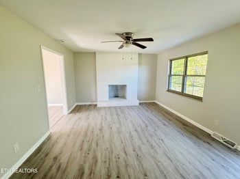 1220 Scenic Hill Dr, Louisville, TN 37777