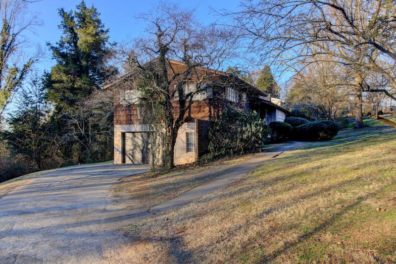 1220 Snowdon Dr, Knoxville, TN 37912