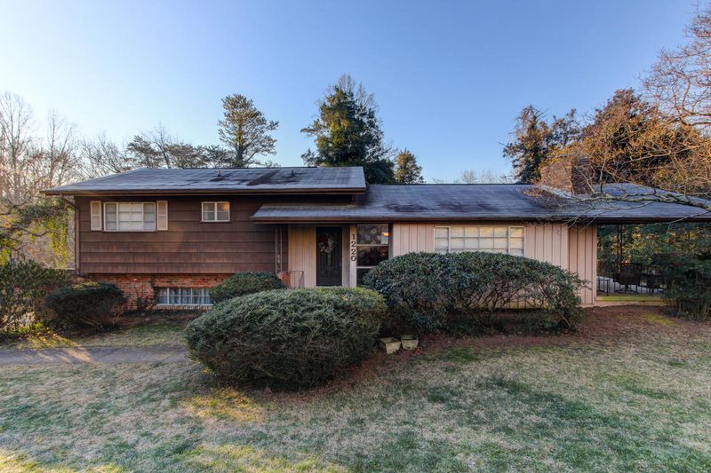 1220 Snowdon Dr, Knoxville, TN 37912