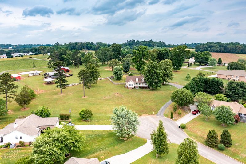 1220 Wintergreen Ln, Greenback, TN 37742