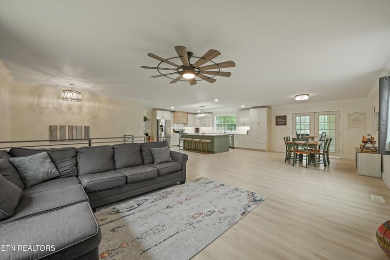 12200 Yarnell Rd, Knoxville, TN 37932