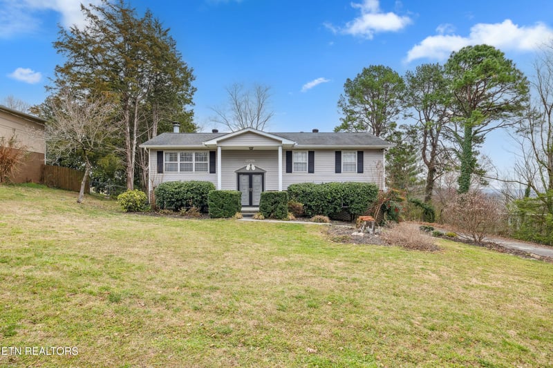 12208 W Kings Gate Rd, Farragut, TN 37934