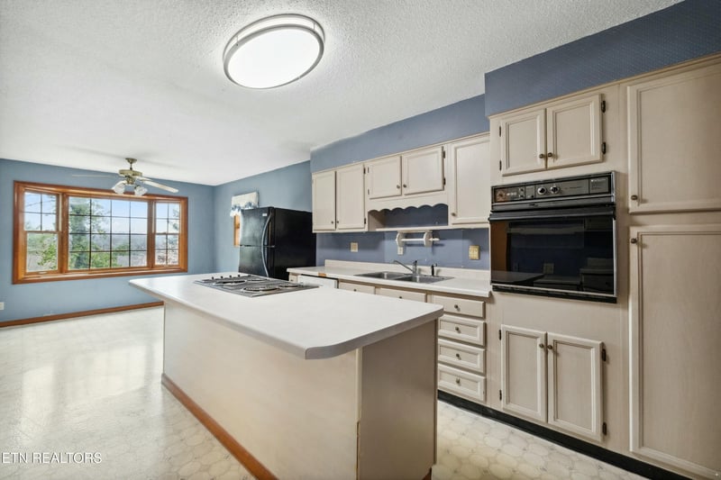 12208 W Kings Gate Rd, Farragut, TN 37934